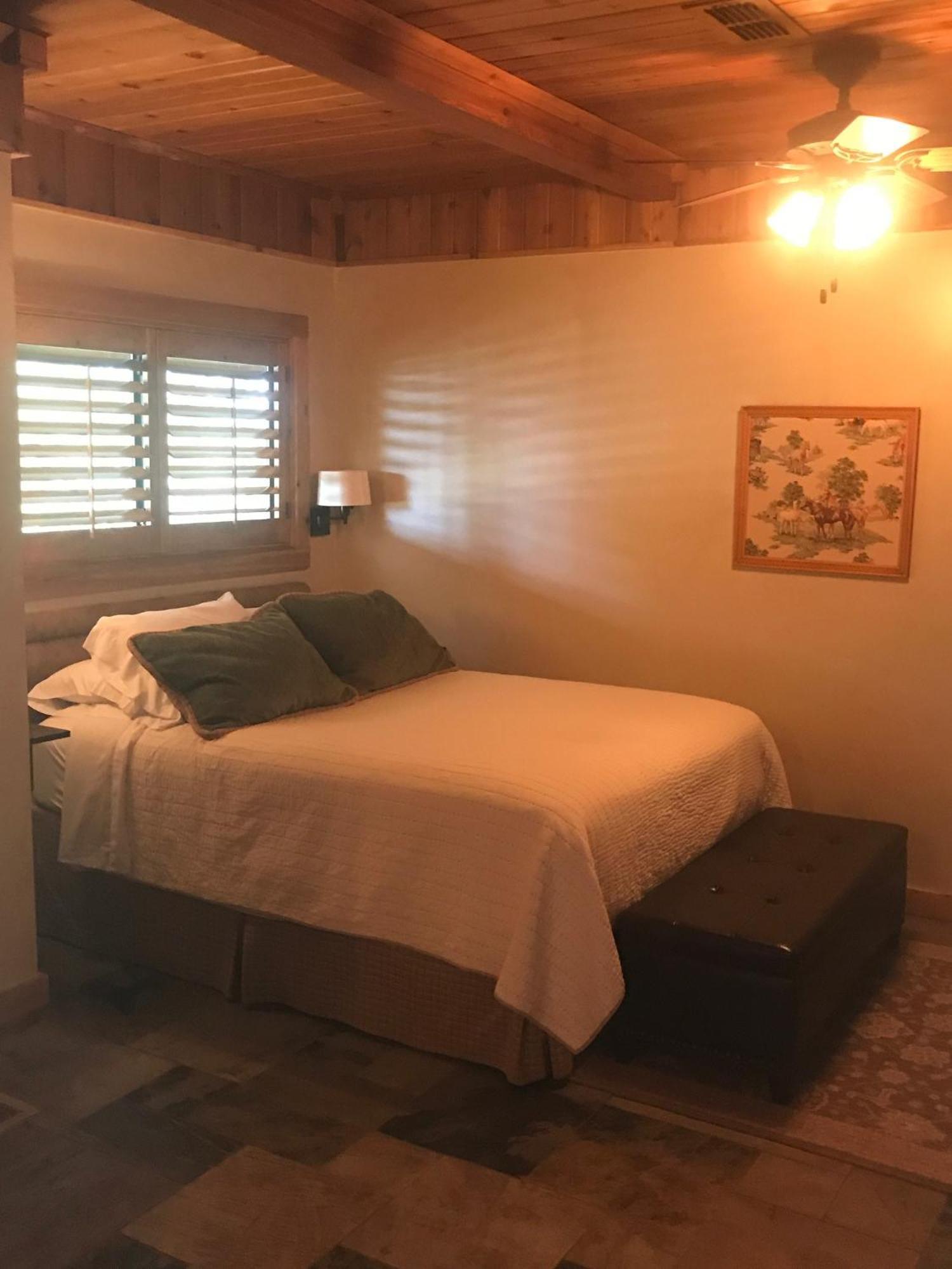 ホテル Joshua Creek Ranch ベルネ 部屋 写真