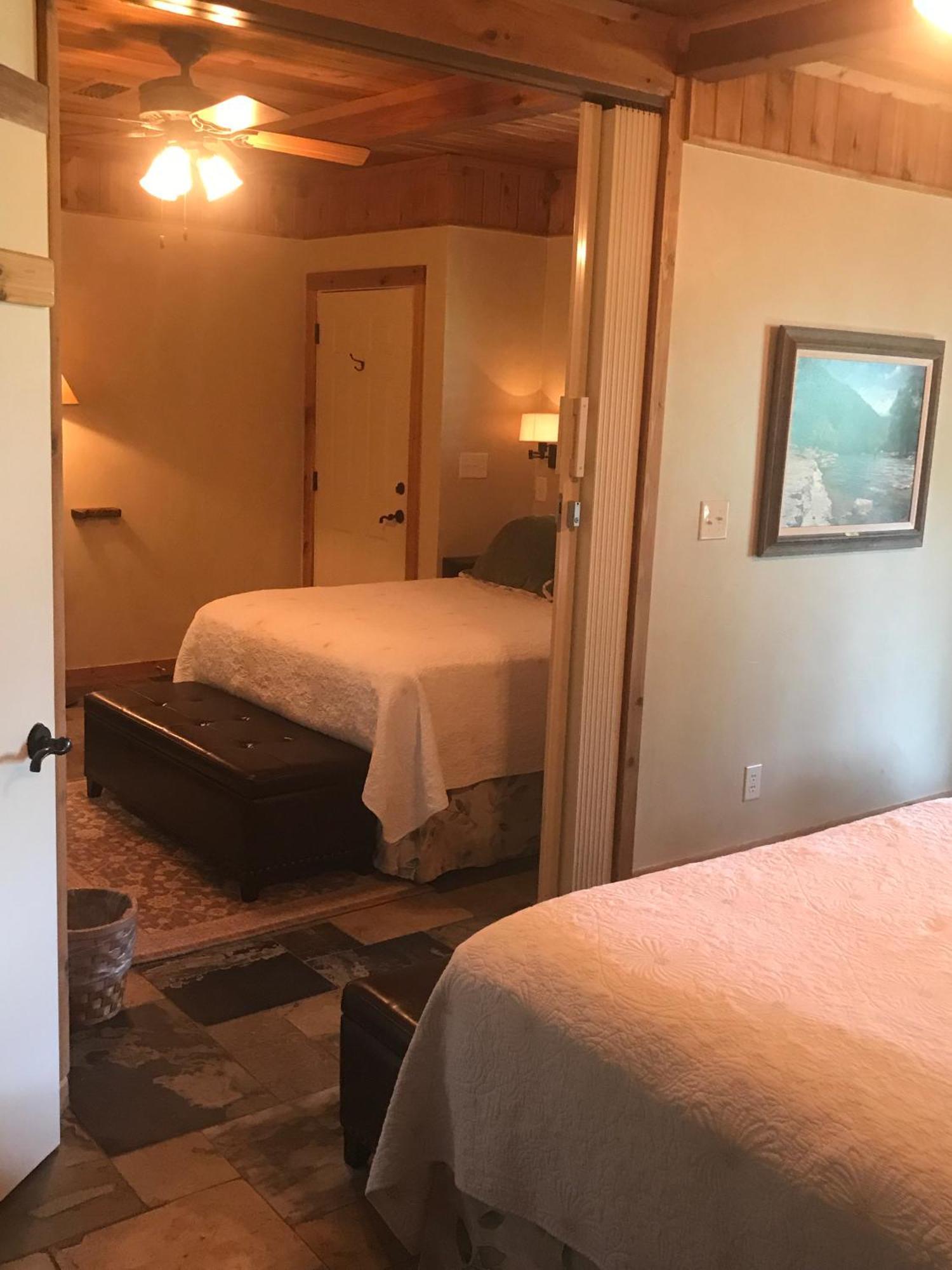 ホテル Joshua Creek Ranch ベルネ 部屋 写真